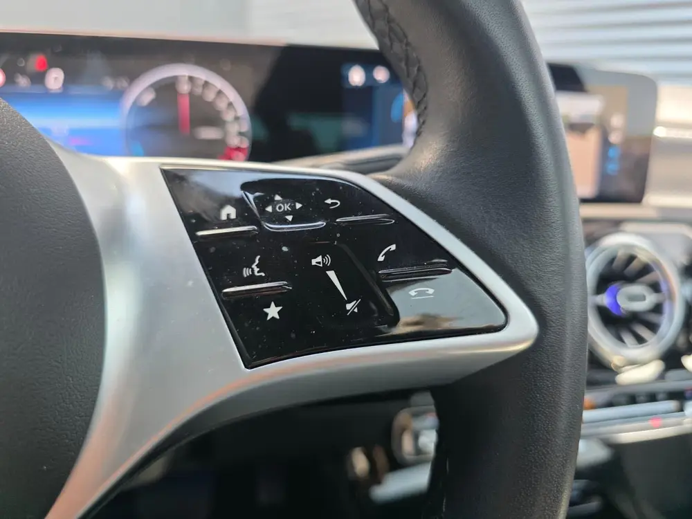 Mercedes-Benz A-Klasse 250 e Luxury Line uit 2024, foto 12