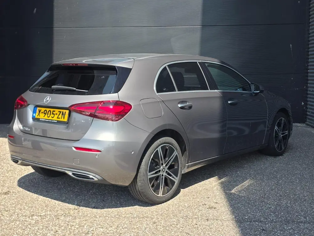 Mercedes-Benz A-Klasse 250 e Luxury Line uit 2024, foto 2