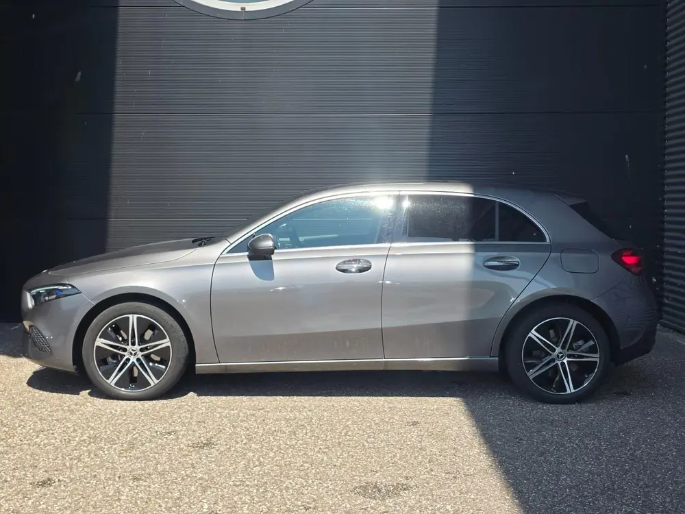 Mercedes-Benz A-Klasse 250 e Luxury Line uit 2024, foto 3