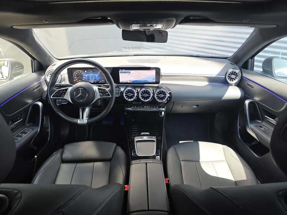 Mercedes-Benz A-Klasse 250 e Luxury Line uit 2024, foto 4