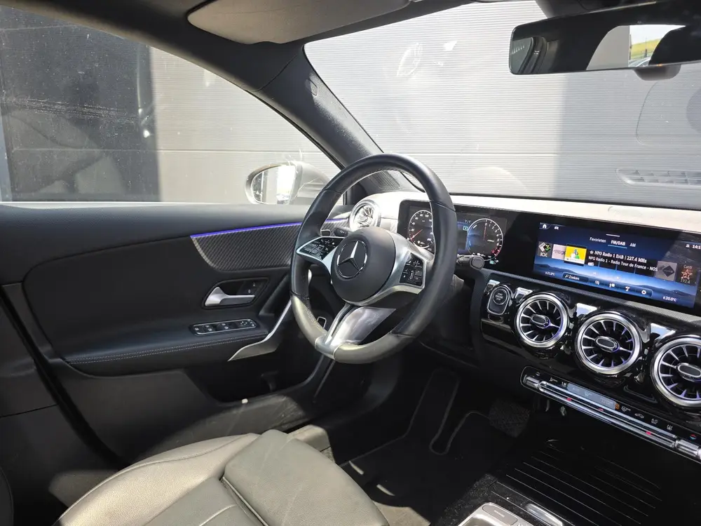 Mercedes-Benz A-Klasse 250 e Luxury Line uit 2024, foto 6