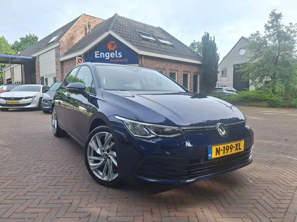 Volkswagen Golf 1.0 eTSI Life AUTOMAAT uit 2022, foto 2