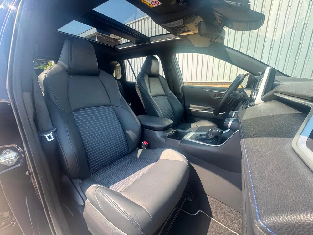 Toyota RAV 4 2.5 Hybrid Bi-Tone Facelift uit 2022, foto 13