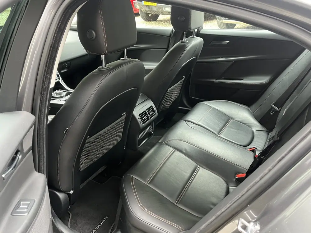 Jaguar XE 2.0t Pure Aut/Ecc/Leer/Navi (bj 2020, automaat) uit 2020, foto 13