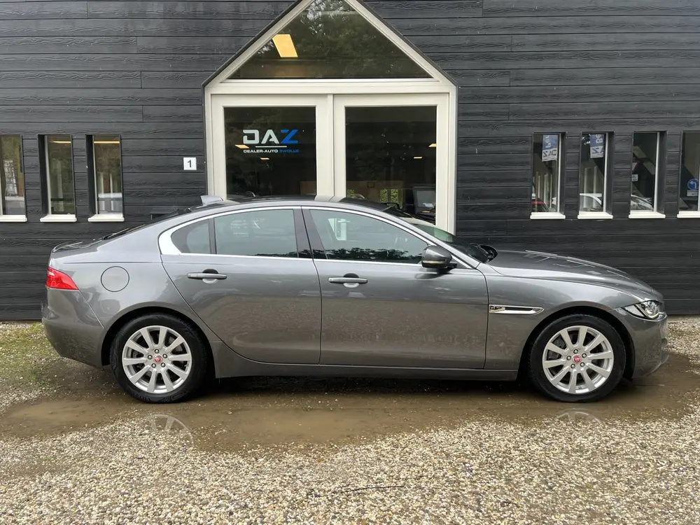 Jaguar XE 2.0t Pure Aut/Ecc/Leer/Navi (bj 2020, automaat) uit 2020, foto 2