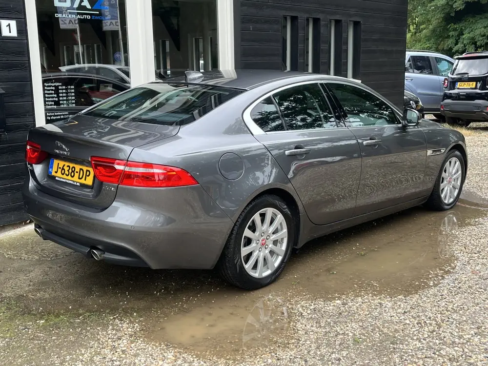 Jaguar XE 2.0t Pure Aut/Ecc/Leer/Navi (bj 2020, automaat) uit 2020, foto 3