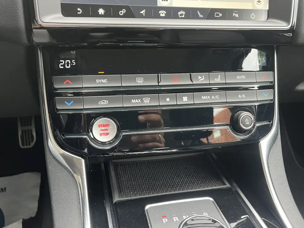 Jaguar XE 2.0t Pure Aut/Ecc/Leer/Navi (bj 2020, automaat) uit 2020, foto 7