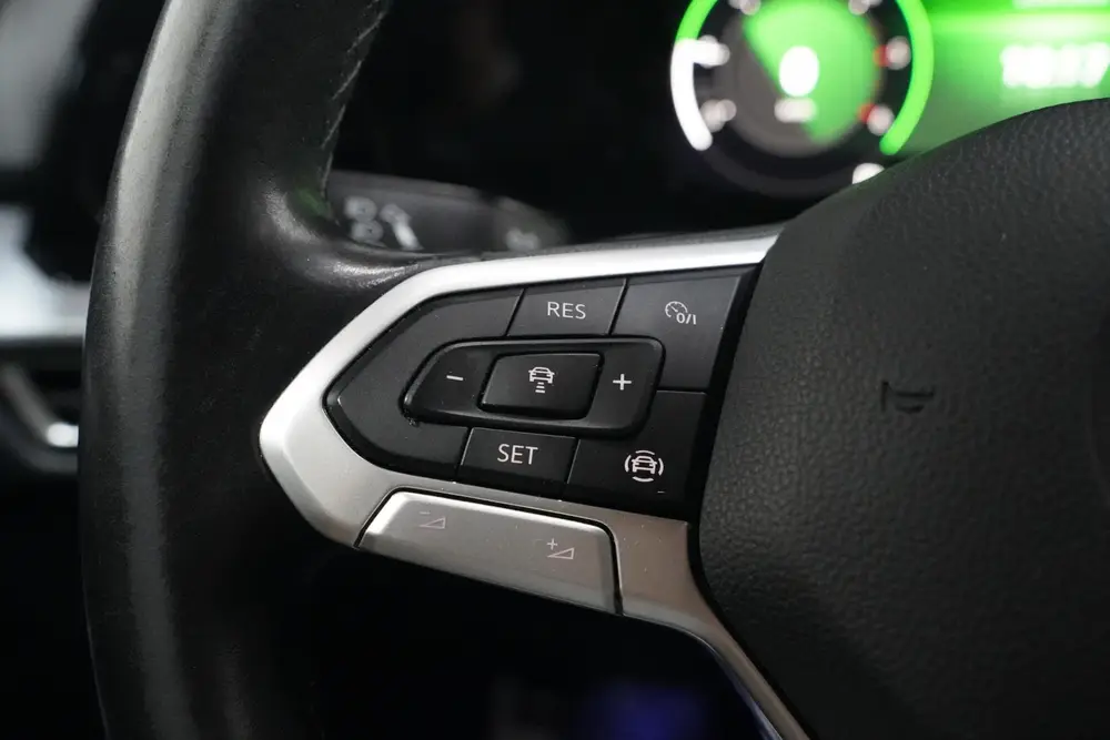 Volkswagen Golf 2.0 TDI Life Navi PDC v+a Stoel-/stuurverwar uit 2021, foto 17