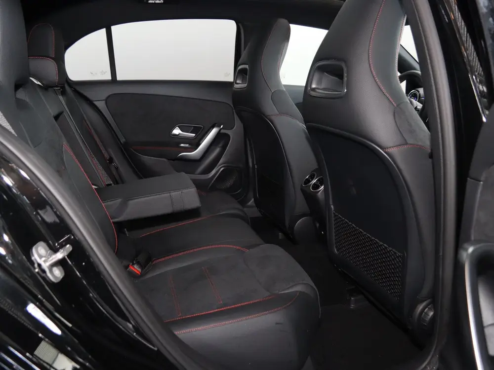 Mercedes-Benz A-Klasse 250 e Business Solution AMG uit 2025, foto 12