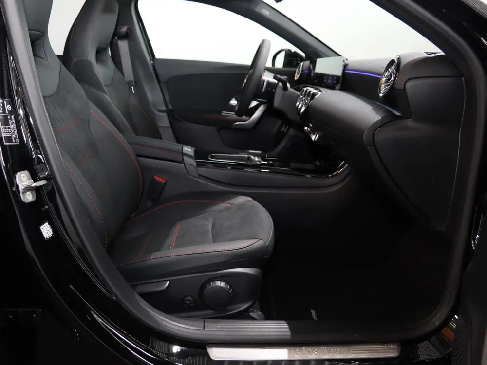 Mercedes-Benz A-Klasse 250 e Business Solution AMG uit 2025, foto 8