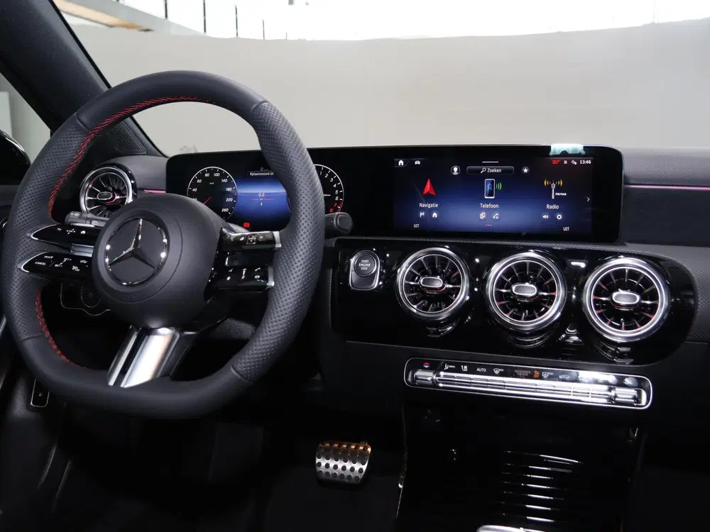 Mercedes-Benz A-Klasse 250 e Business Solution AMG uit 2025, foto 13