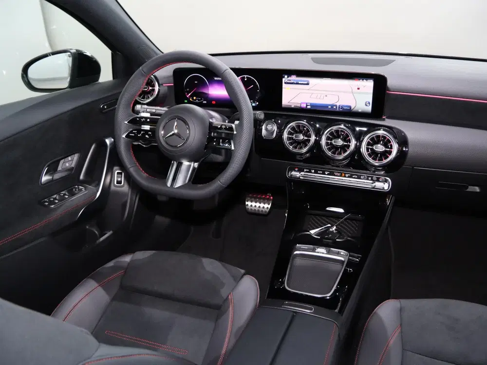 Mercedes-Benz A-Klasse 250 e Business Solution AMG uit 2025, foto 15