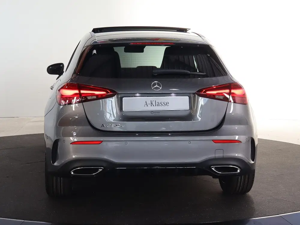 Mercedes-Benz A-Klasse 250 e Business Solution AMG uit 2025, foto 4