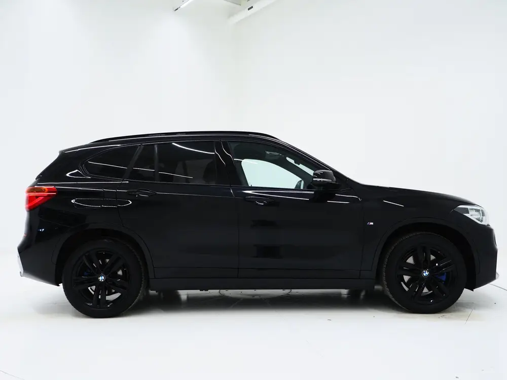 BMW X1 sDrive20i M Sport Full Black | HUD | Trekhaak | Sfeer uit 2019, foto 10