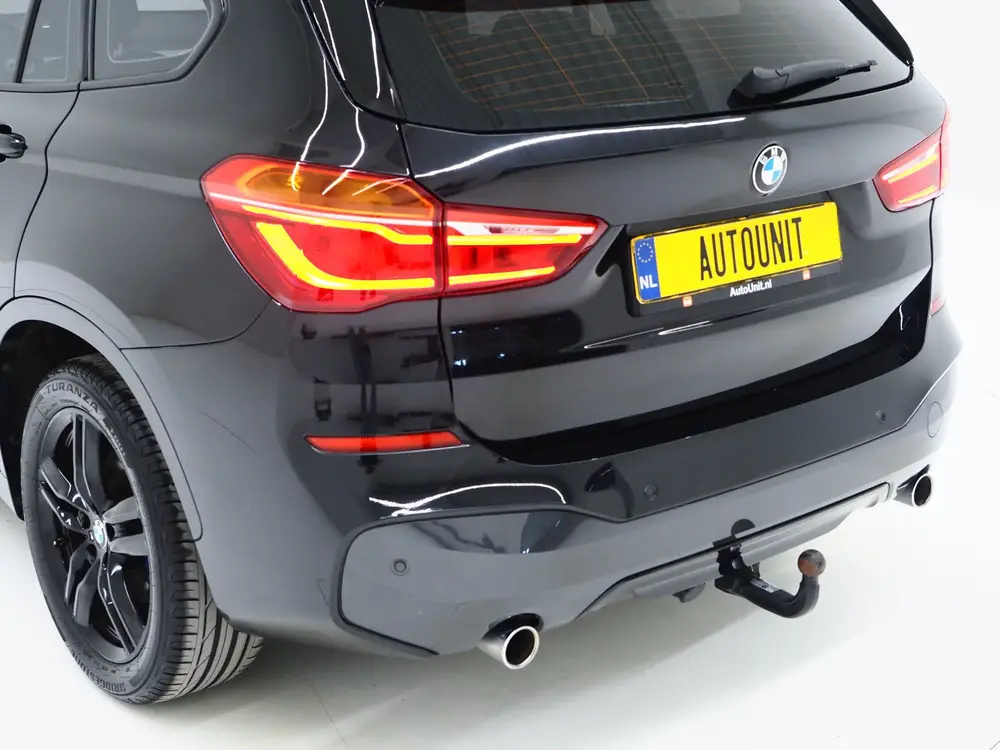 BMW X1 sDrive20i M Sport Full Black | HUD | Trekhaak | Sfeer uit 2019, foto 14