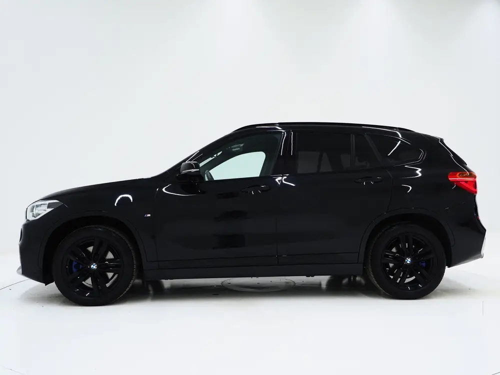 BMW X1 sDrive20i M Sport Full Black | HUD | Trekhaak | Sfeer uit 2019, foto 2