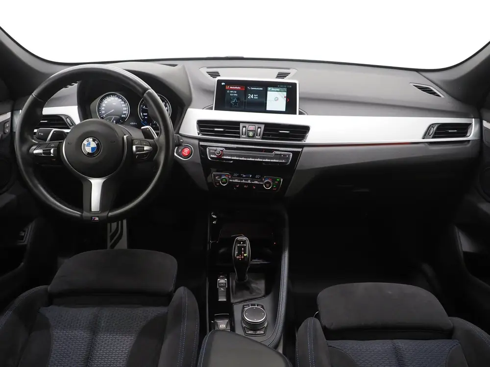 BMW X1 sDrive20i M Sport Full Black | HUD | Trekhaak | Sfeer uit 2019, foto 5