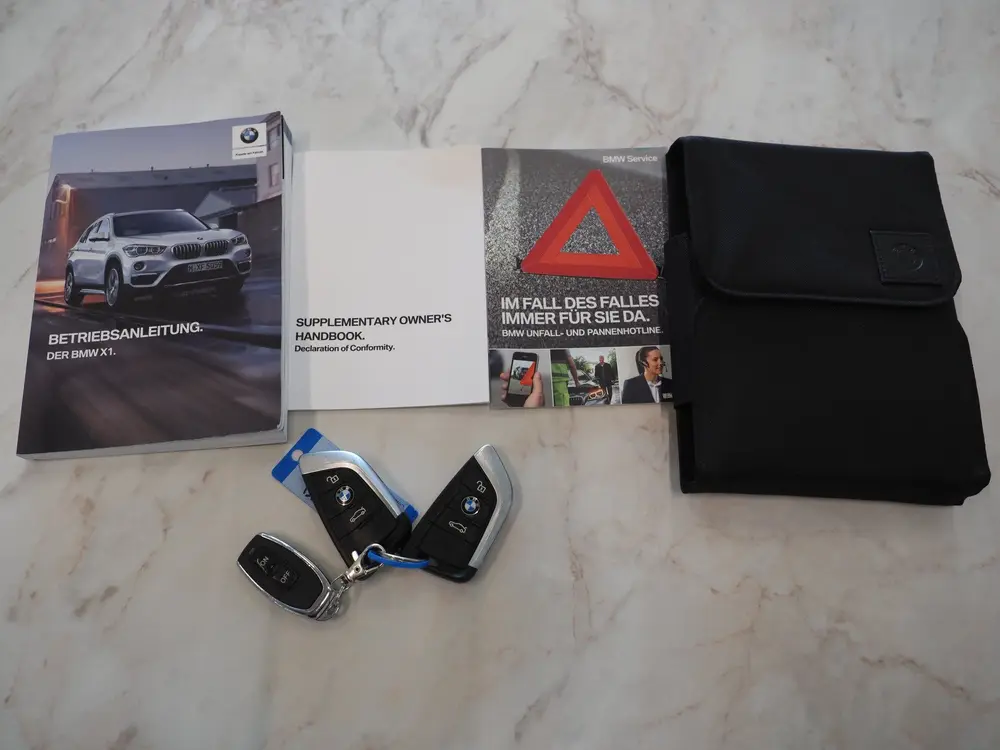 BMW X1 sDrive20i M Sport Full Black | HUD | Trekhaak | Sfeer uit 2019, foto 8