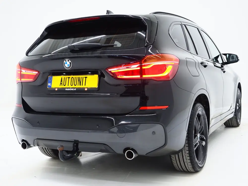 BMW X1 sDrive20i M Sport Full Black | HUD | Trekhaak | Sfeer uit 2019, foto 9