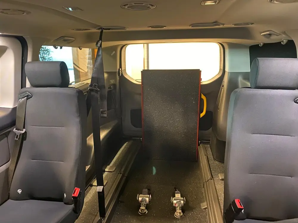 Ford Tourneo Custom L2H1 Rolstoelbus Automaat Bodemverlaging uit 2020, foto 4
