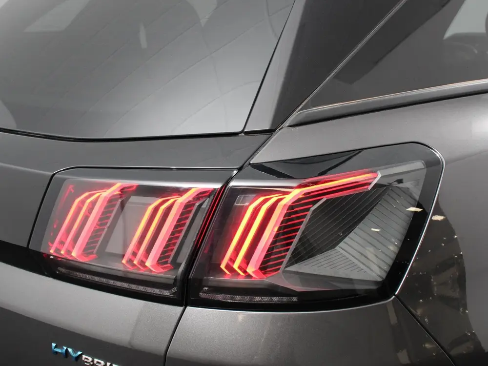 Peugeot 3008 1.6 Hybrid 225PK Allure Pack Navigatie App uit 2023, foto 11