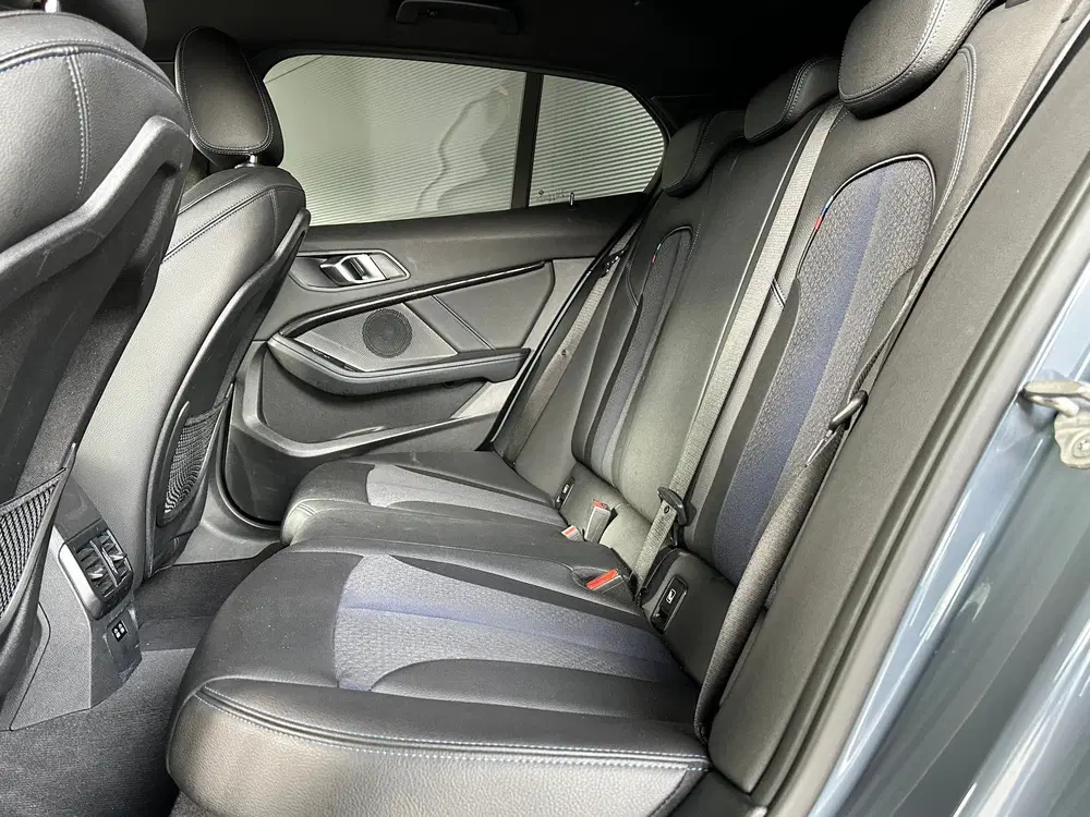 BMW 1-serie 118i uit 2021, foto 10