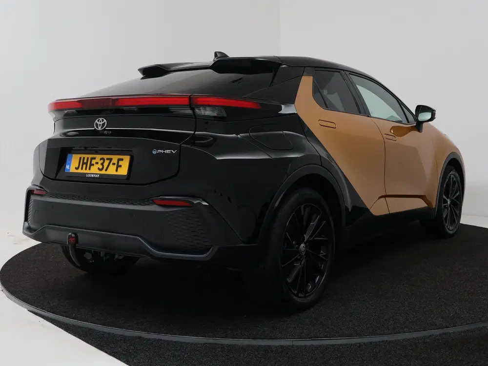 Toyota C-Hr 2.0 Plug-in Hybrid 220 Première Edition uit 2024, foto 2