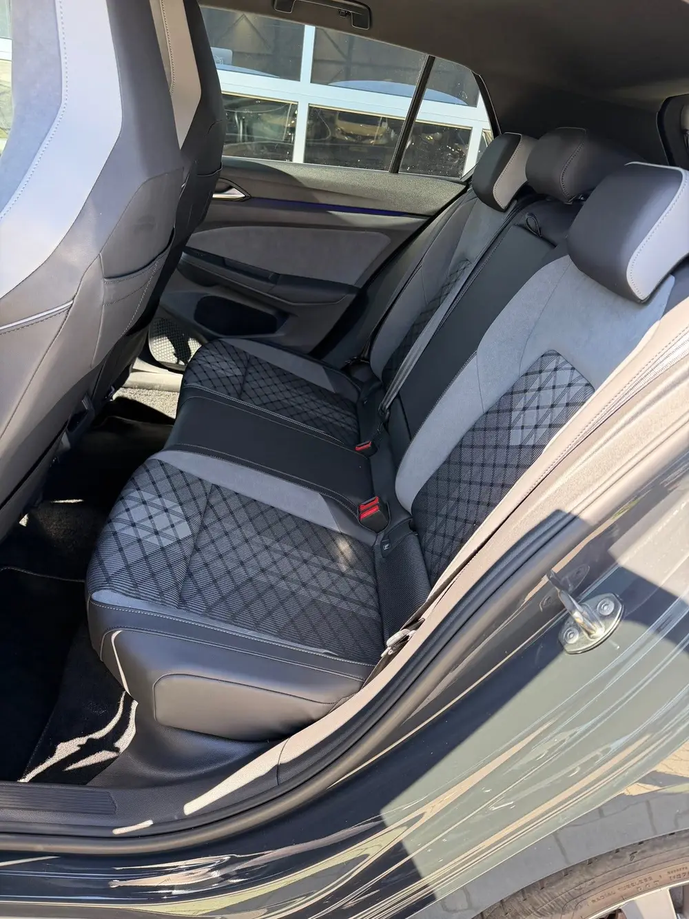Volkswagen GOLF 1.5 eTSI R-Line Business , led, 2 x R- line uit 2021, foto 8