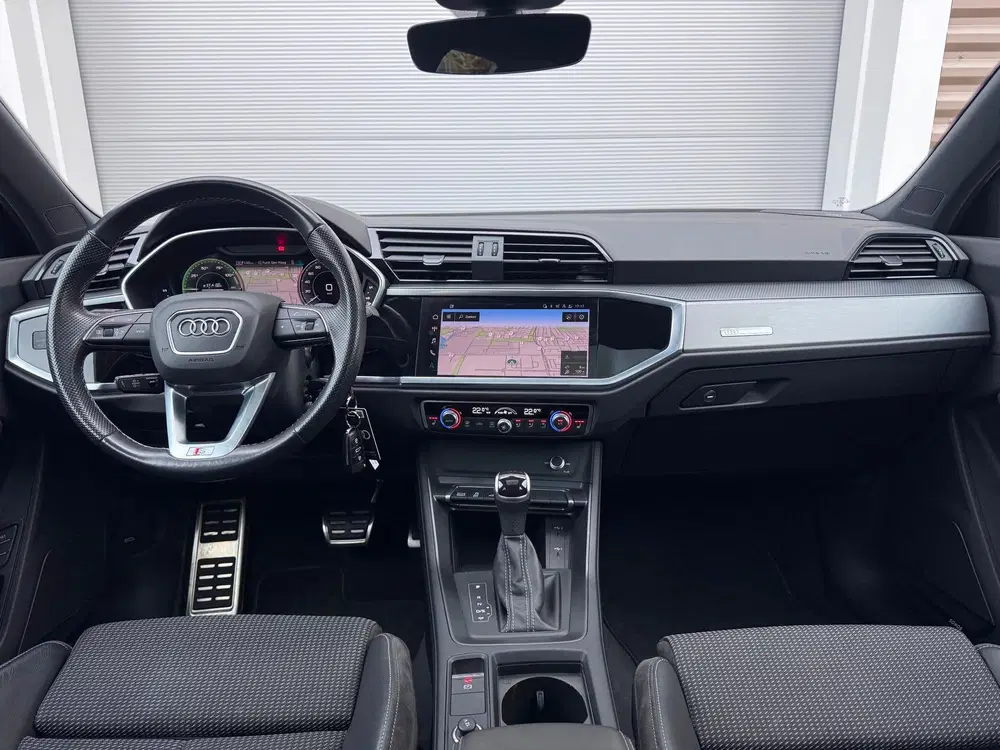 Audi Q3 45 TFSI e S Edition Pano uit 2022, foto 11