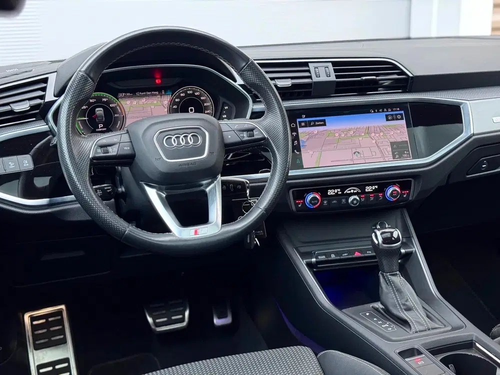 Audi Q3 45 TFSI e S Edition Pano uit 2022, foto 15