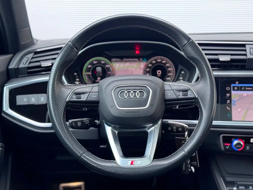 Audi Q3 45 TFSI e S Edition Pano uit 2022, foto 16