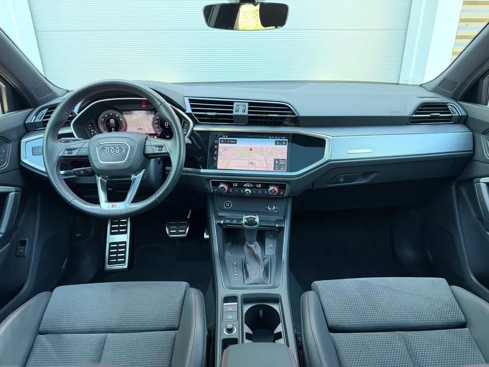 Audi Q3 45 TFSI e S Edition Pano uit 2022, foto 10