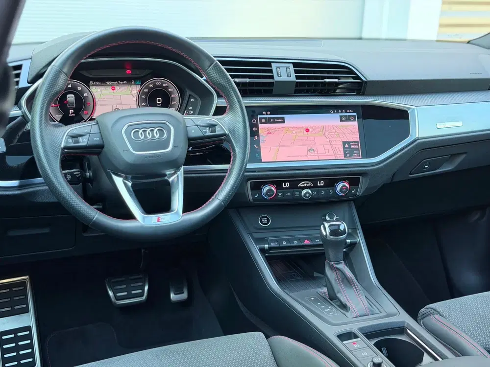Audi Q3 45 TFSI e S Edition Pano uit 2022, foto 12