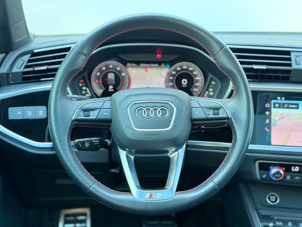 Audi Q3 45 TFSI e S Edition Pano uit 2022, foto 13