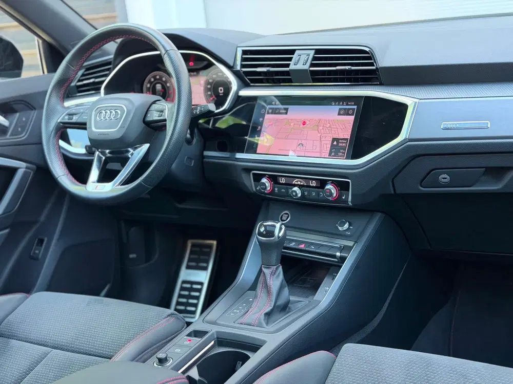 Audi Q3 45 TFSI e S Edition Pano uit 2022, foto 17