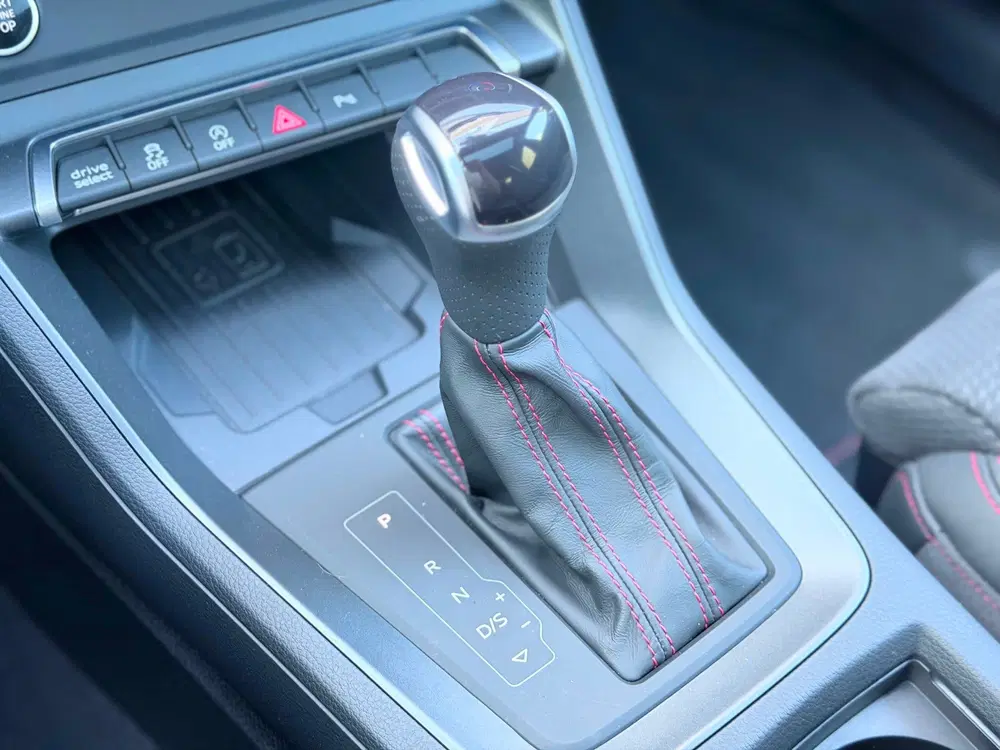 Audi Q3 45 TFSI e S Edition Pano uit 2022, foto 18
