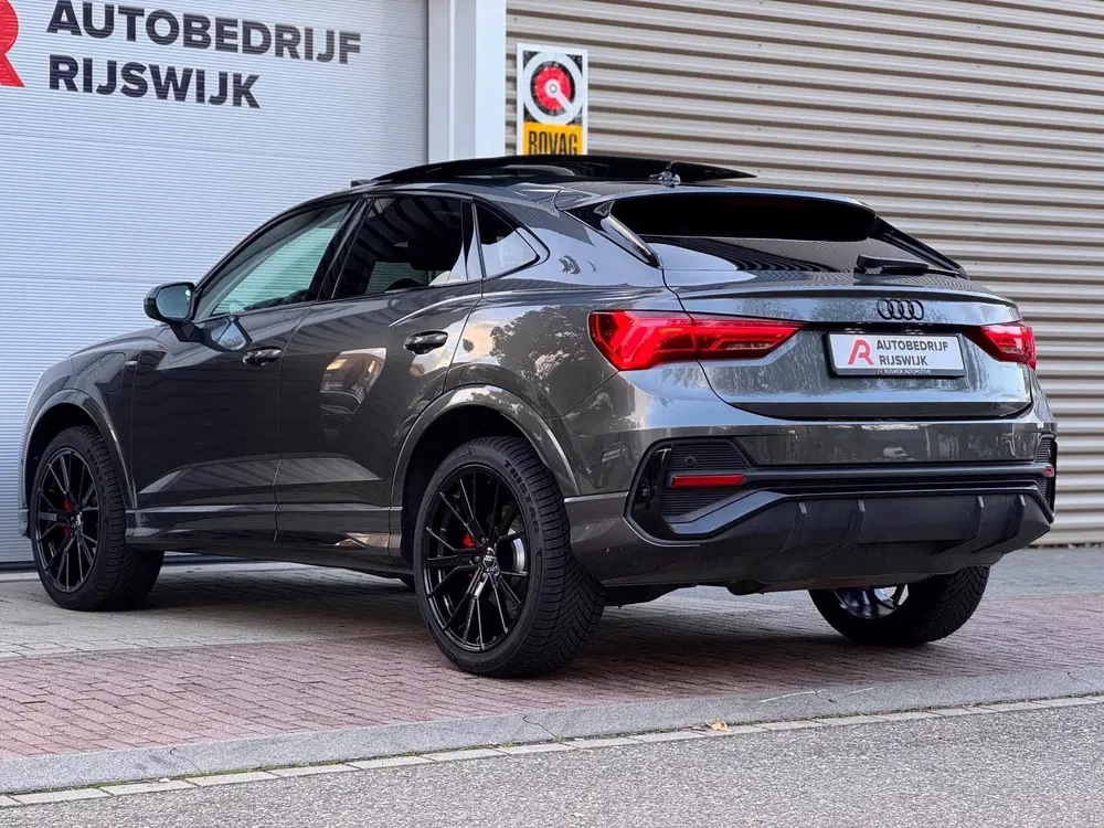 Audi Q3 45 TFSI e S Edition Pano uit 2022, foto 8