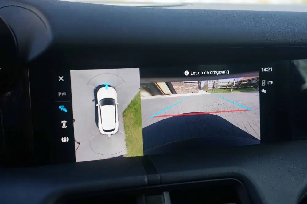 Porsche Taycan Performance Plus 93KWH uit 2023, foto 17