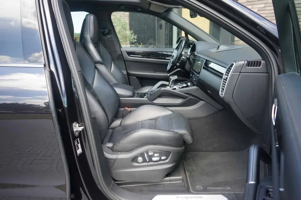 Porsche Cayenne 3.0 E-Hybrid V6 Pano uit 2020, foto 13