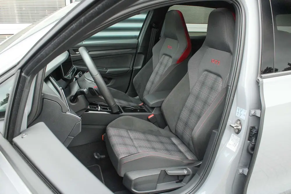 Volkswagen Golf GTI 2.0 TSI 265pk DSG | DCC Onderstel | Pano uit 2025, foto 4