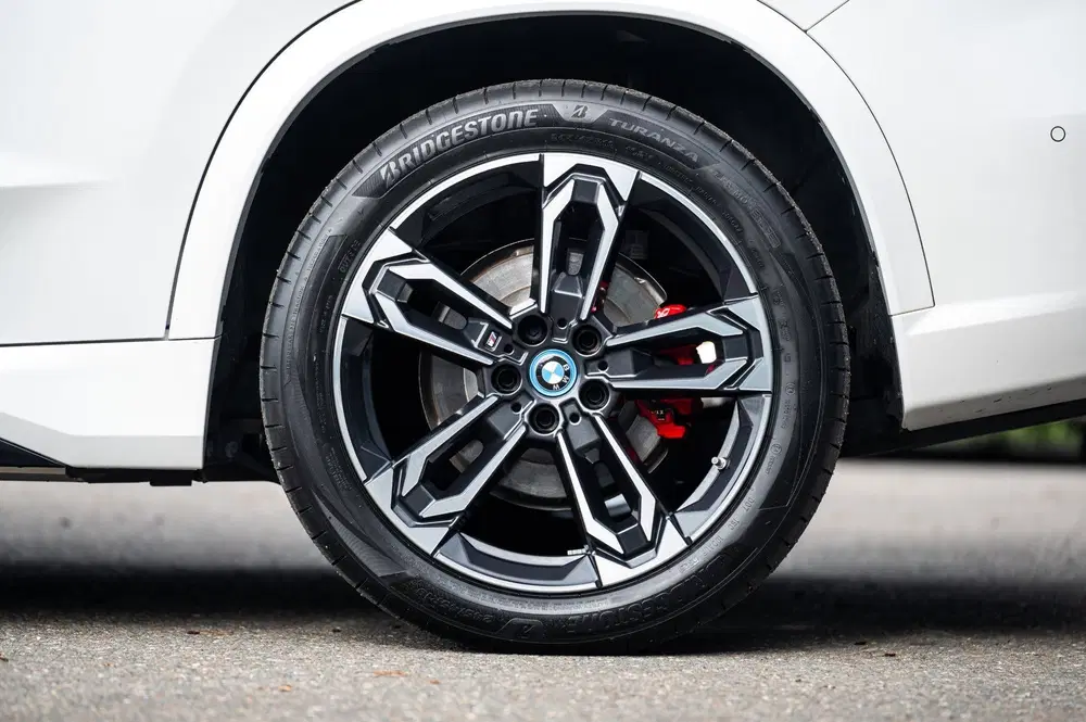 BMW iX1 EDrive 20 M Sport Live Cockpit I Mineralwe uit 2025, foto 14
