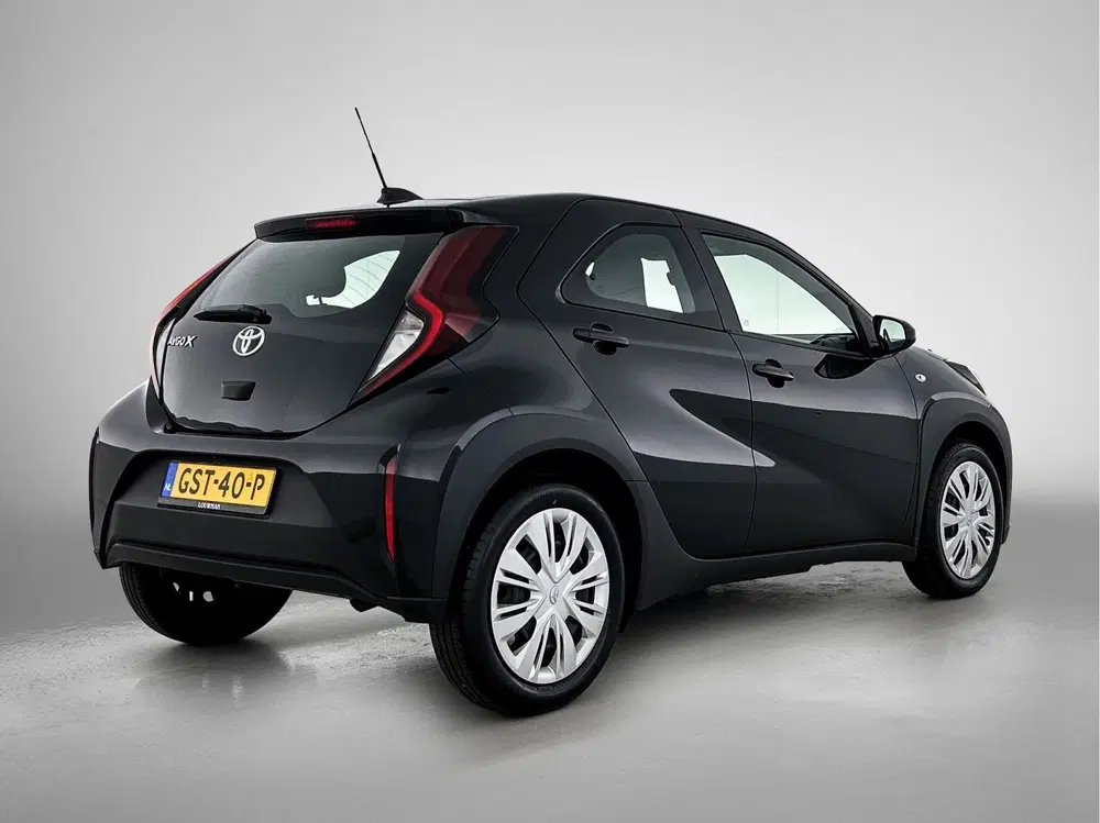 Toyota Aygo X 1.0 VVT-i Play Automaat uit 2024, foto 2