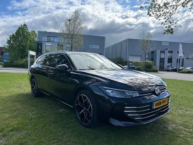 Volkswagen Passat Variant 1.5 eTSI Elegance Business uit 2024, foto 10