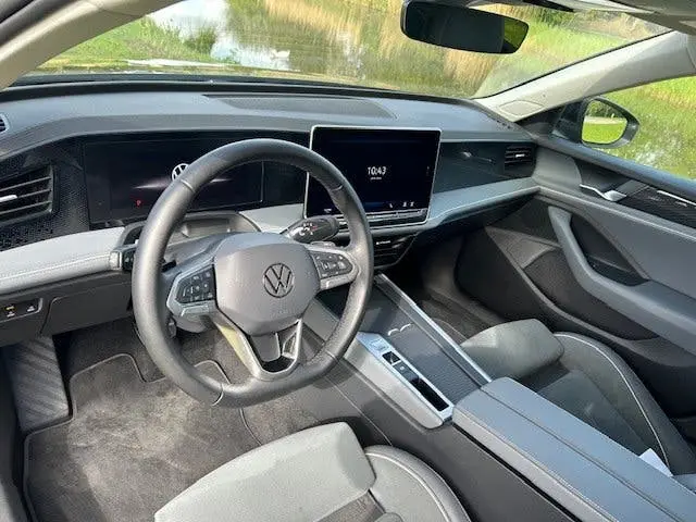 Volkswagen Passat Variant 1.5 eTSI Elegance Business uit 2024, foto 12
