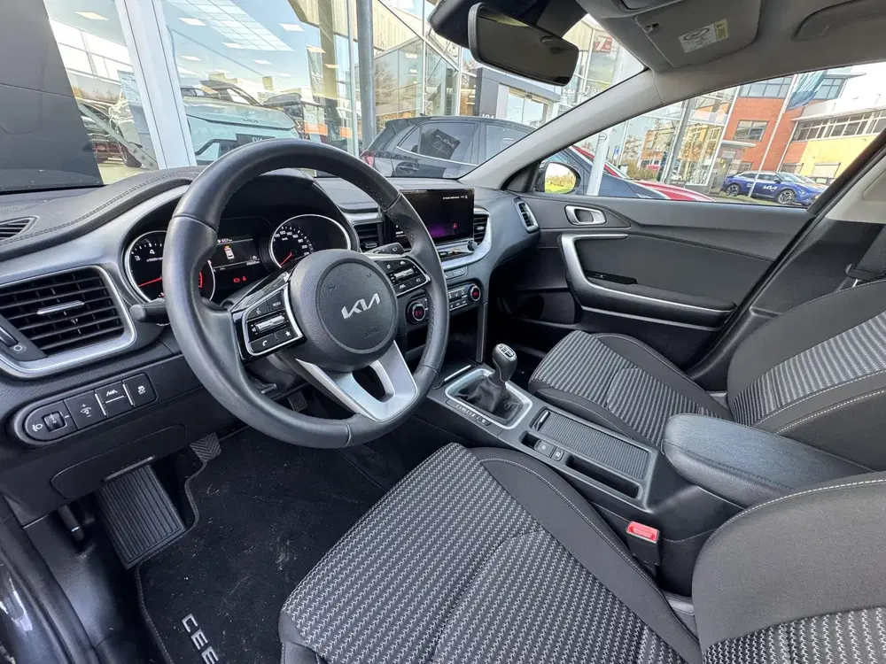 Kia Ceed 1.5 T-GDi DynamicLine Eerste Eigenaar uit 2025, foto 7
