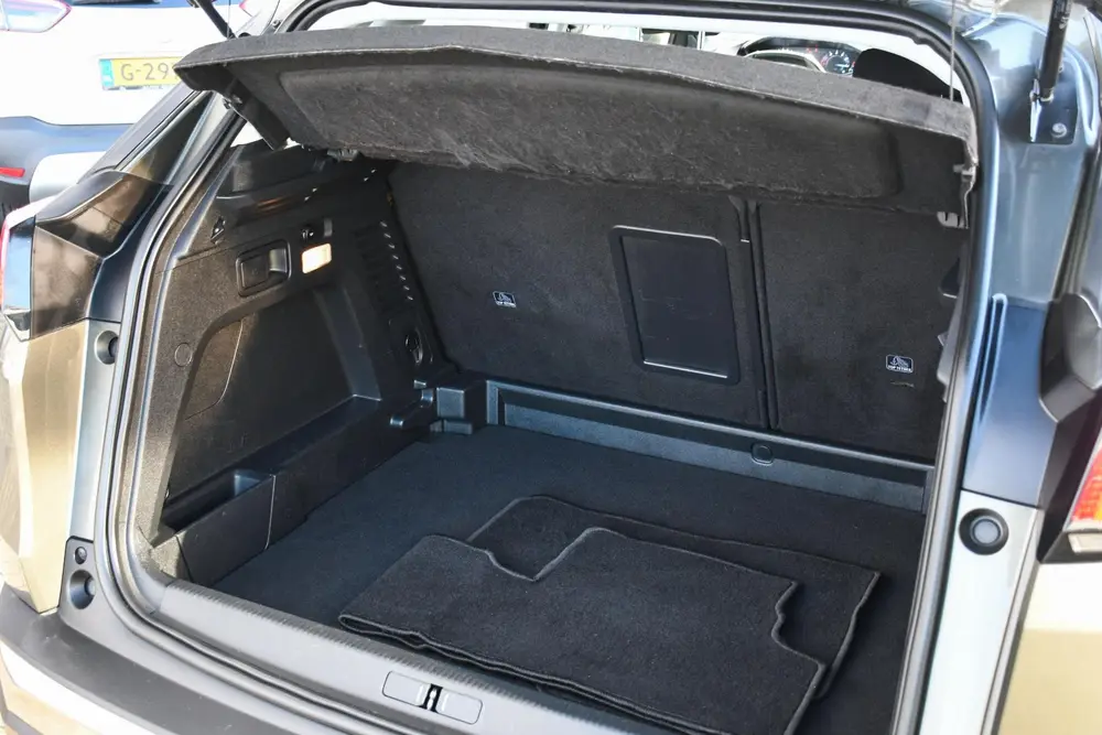 Peugeot 3008 1.2 Executive NAVIGATIE/ TREKHAAK/ CRUISE CONTR uit 2019, foto 10