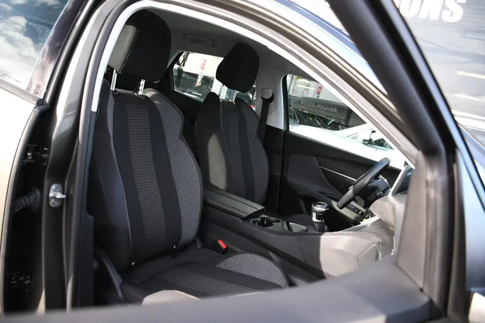 Peugeot 3008 1.2 Executive NAVIGATIE/ TREKHAAK/ CRUISE CONTR uit 2019, foto 13
