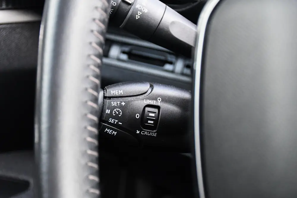 Peugeot 3008 1.2 Executive NAVIGATIE/ TREKHAAK/ CRUISE CONTR uit 2019, foto 16