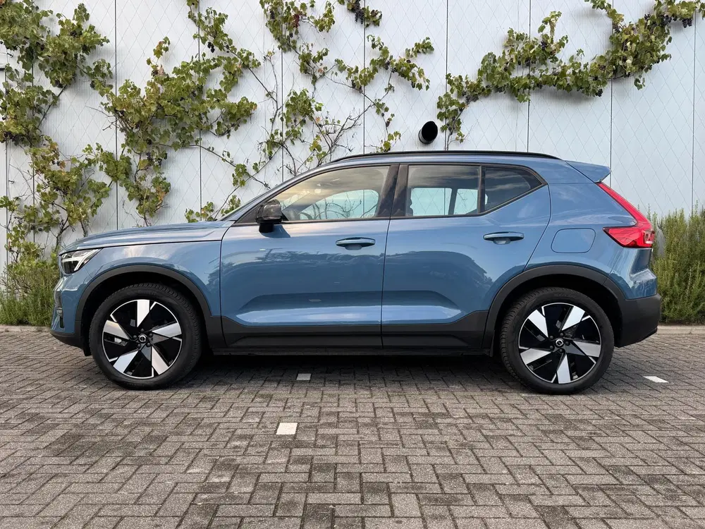 Volvo EX40 Single Motor Extended Range Plus 82 kWh uit 2025, foto 2