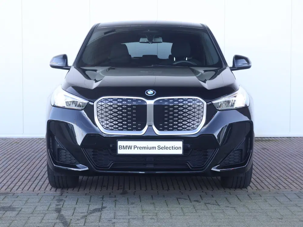 BMW iX1 xDrive30 67 kWh uit 2025, foto 2